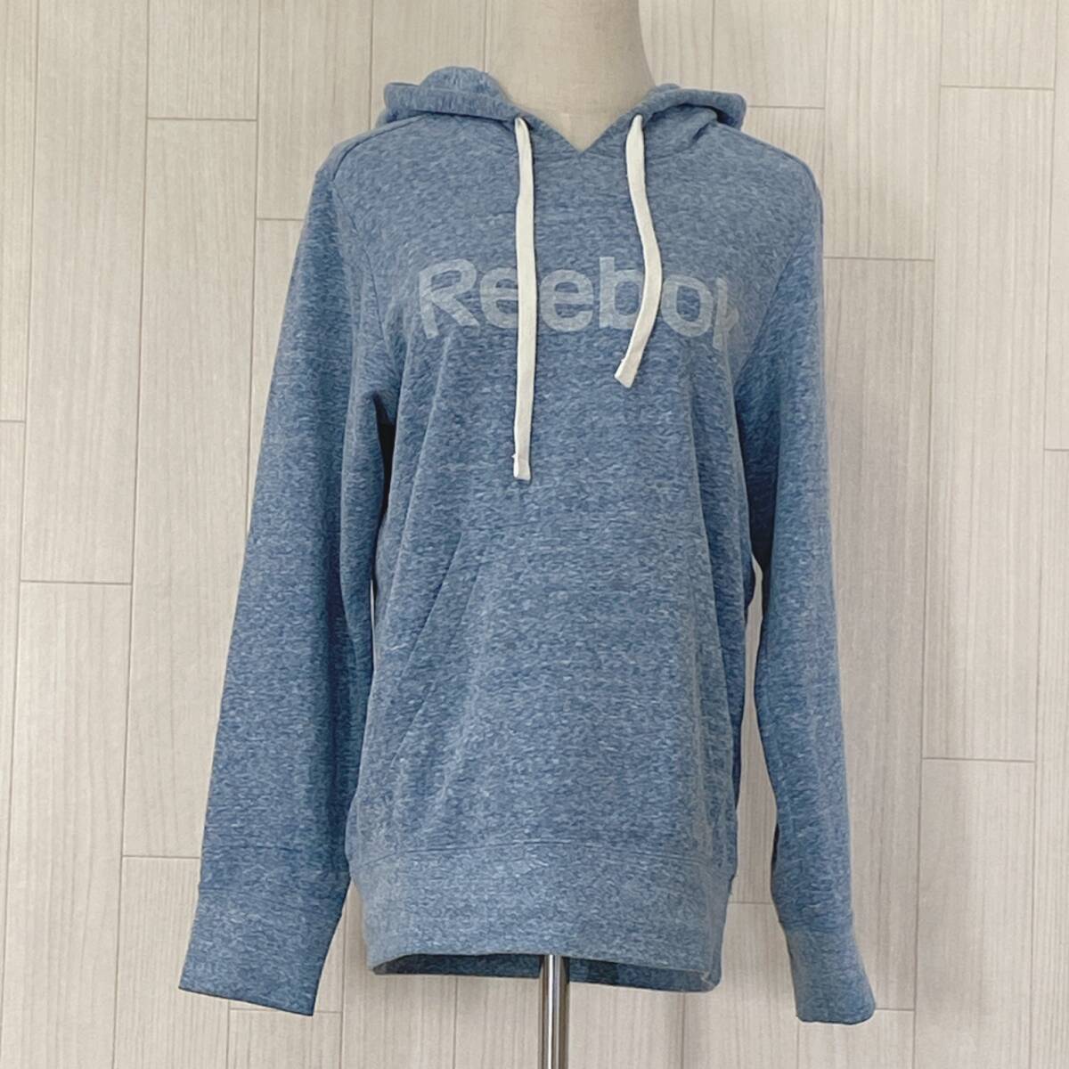 YZ1534 Reebok リーボック レディース フード付き パーカー ロゴプリント Mサイズ ブルー 青 万能 カジュアルスタイル シンプルコーデ USED拍卖