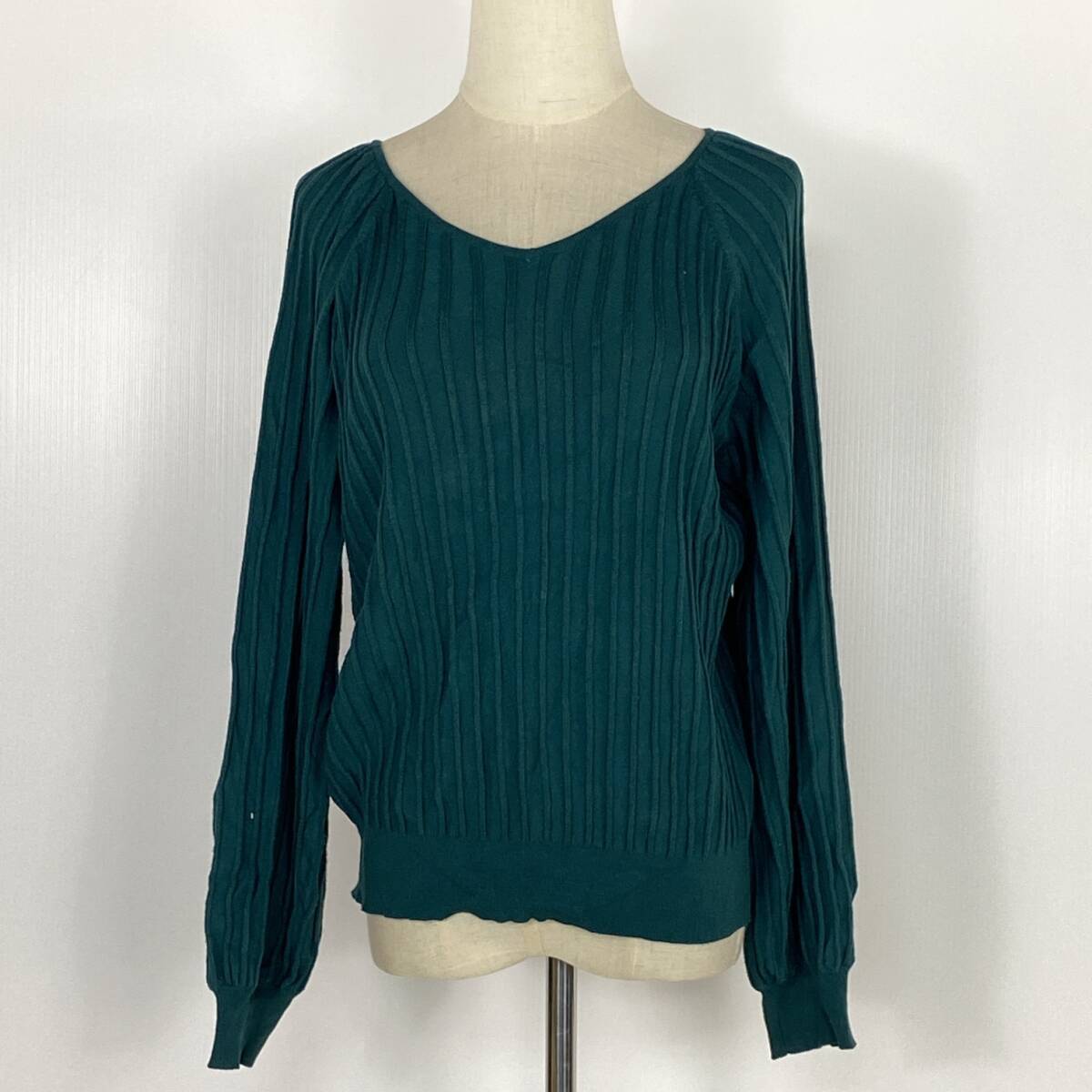 YZ1510 美品 a.v.v アーヴェヴェ レディース 長袖 Vネック カットソー Mサイズ モスグリーン 万能 インナー トップス きれいめコーデ USED拍卖