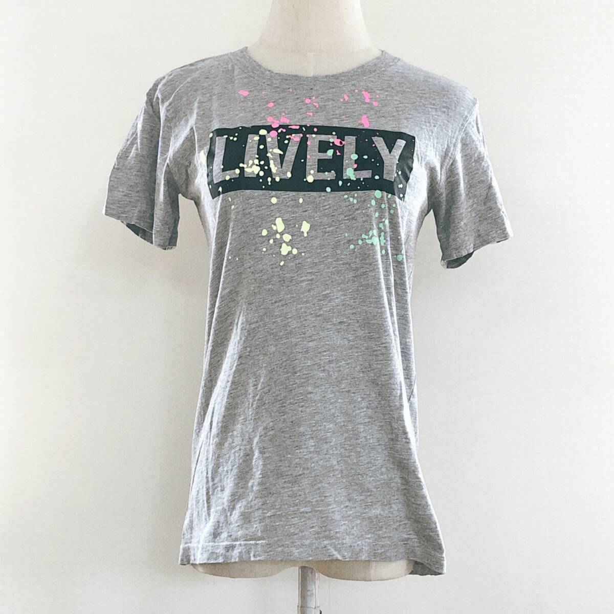 Y1433 美品 レディース トップス シャツ 半袖 薄手 伸縮性 丸首 グレー 灰 プリント 綿素材含 シンプル カジュアル 涼しげ 夏 キッズ拍卖