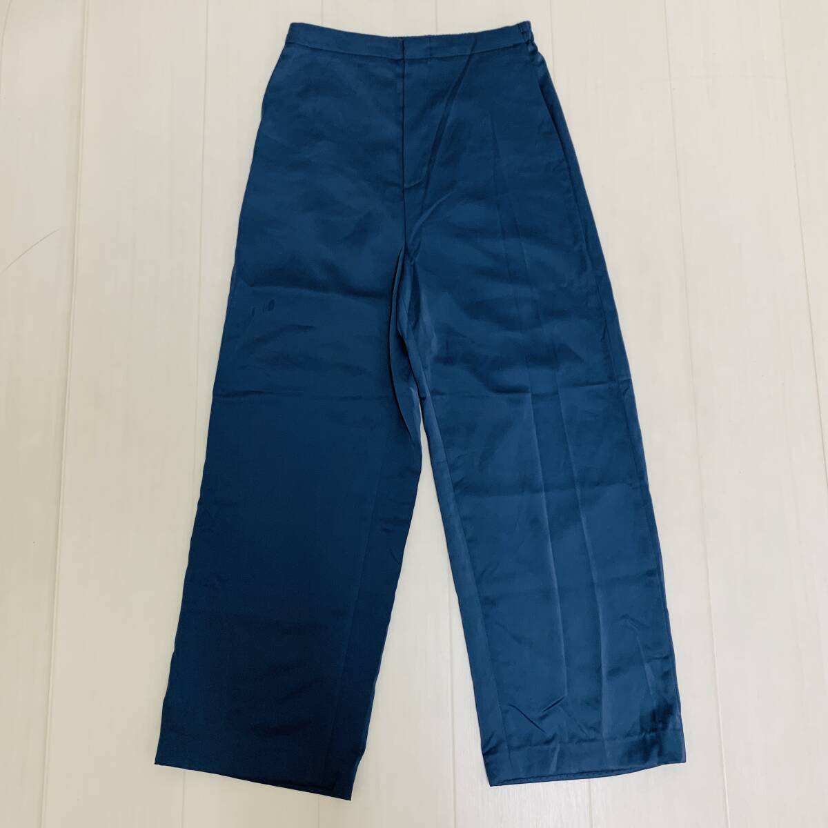 YH1976 UNIQLO ユニクロ レディース ロング丈 パンツ 無地 ウェストゴム 光沢 2ポケット ブルー 青 Mサイズ きれいめコーデ 万能 USED 古着拍卖