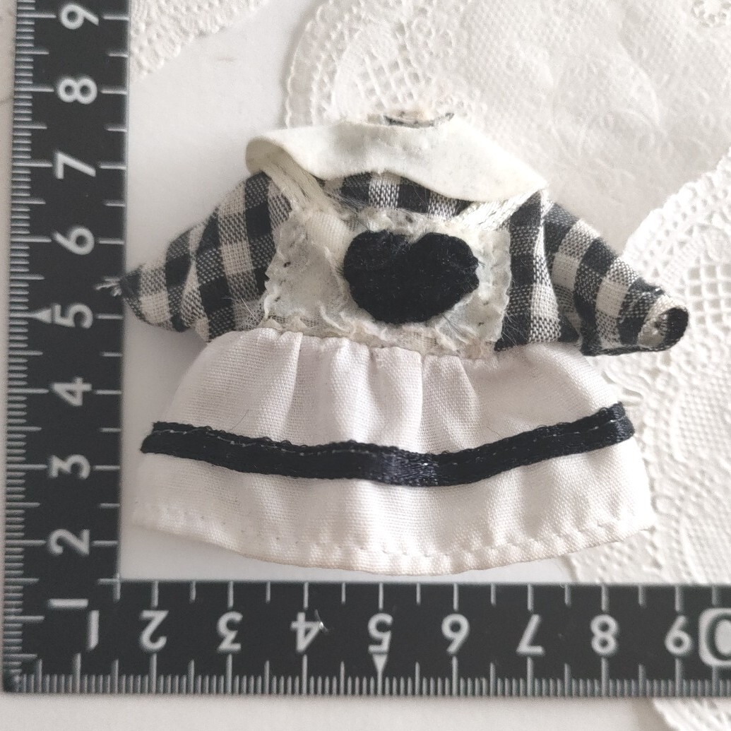 4r1120 ドール用 エプロンドレス 黒 ギンガム ワンピース ミキマキ リカちゃんの妹 幼稚園児サイズ 幼稚園 ようちえん拍卖