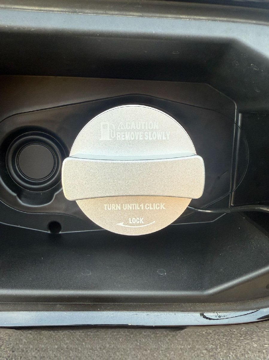 デザイン性UP♪ メルセデス ベンツ 給油キャップ タンクキャップ カバー 銀 R232 SL43 SL63 4マチック+ SLクラス拍卖