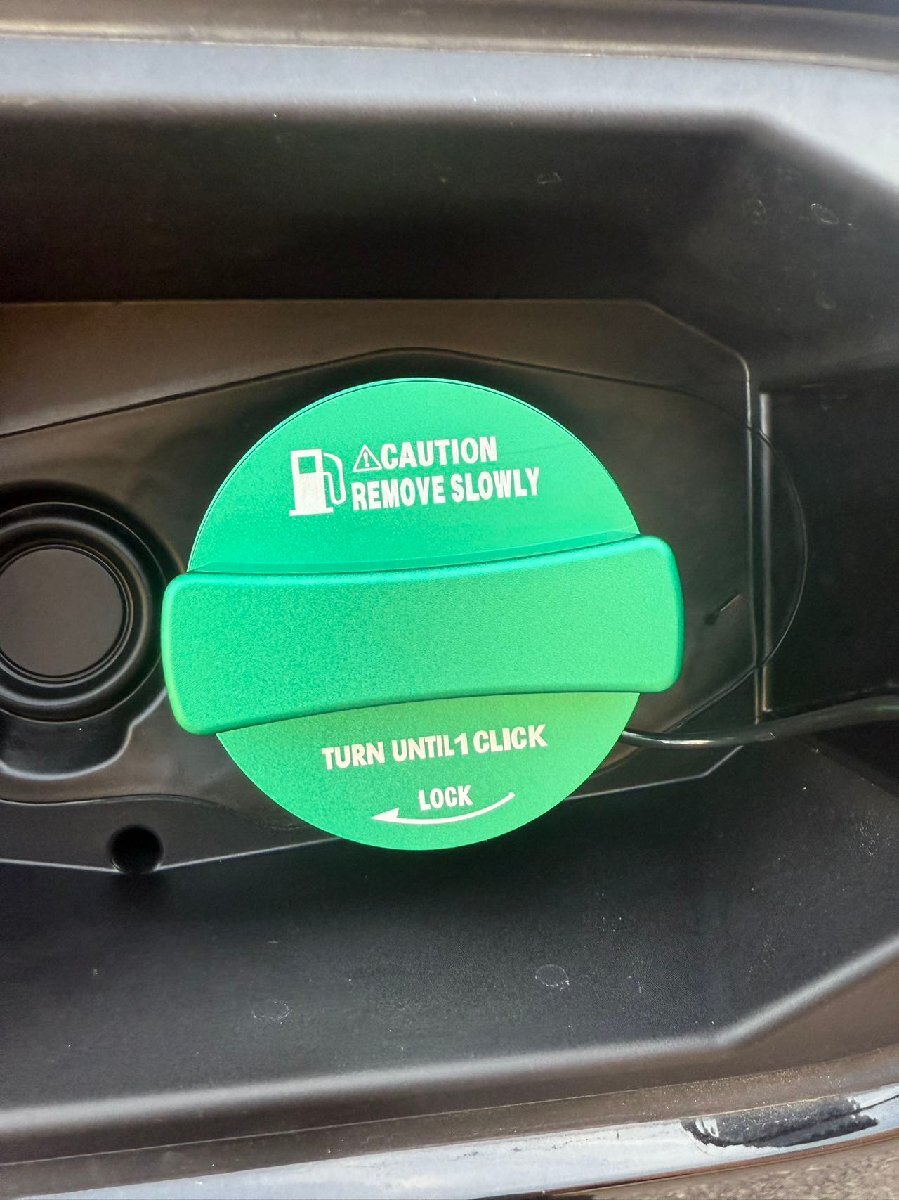 デザイン性UP♪ メルセデス ベンツ 給油キャップ タンクキャップ カバー 緑 V177 A180 A200d A250e A250 A35 セダン Aクラス拍卖