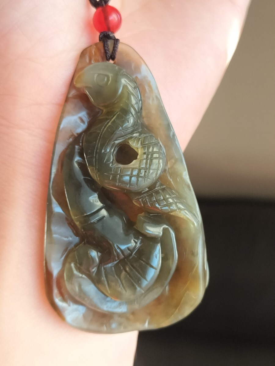 天然無処理玉石 岫岩玉 蛇彫刻 復活や再生の象徴 縁起物  巳  ネックレス拍卖