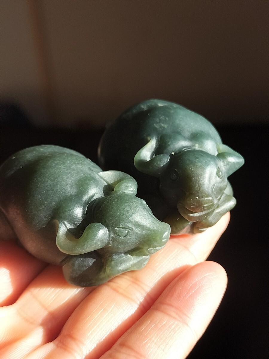 和田青玉 天然玉石 牛のモチーフ  2体セット繁栄 豊かさの象徴 置物拍卖