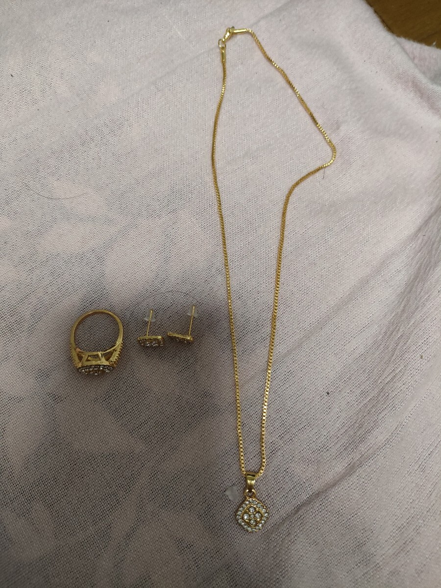 メンズアクセサリーピアス ネックレス リングゴールドセット拍卖