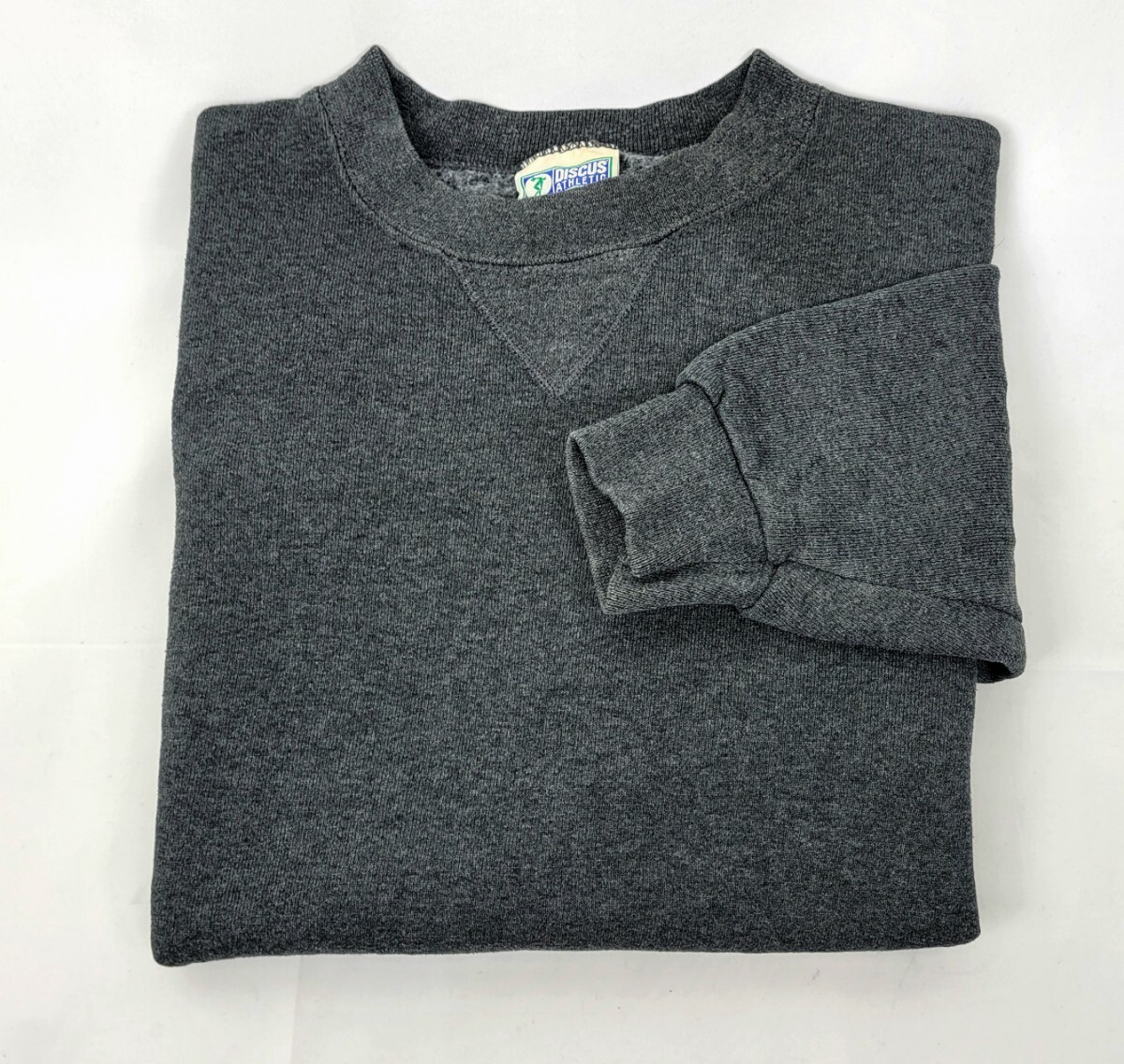 美品 90s 生地 USA製 DISCUS ATHLETIC 前Vスウェット 無地 墨黒 チャコールグレー L 90年代 生地 アメリカ製 ブランク ビンテージ スエット拍卖