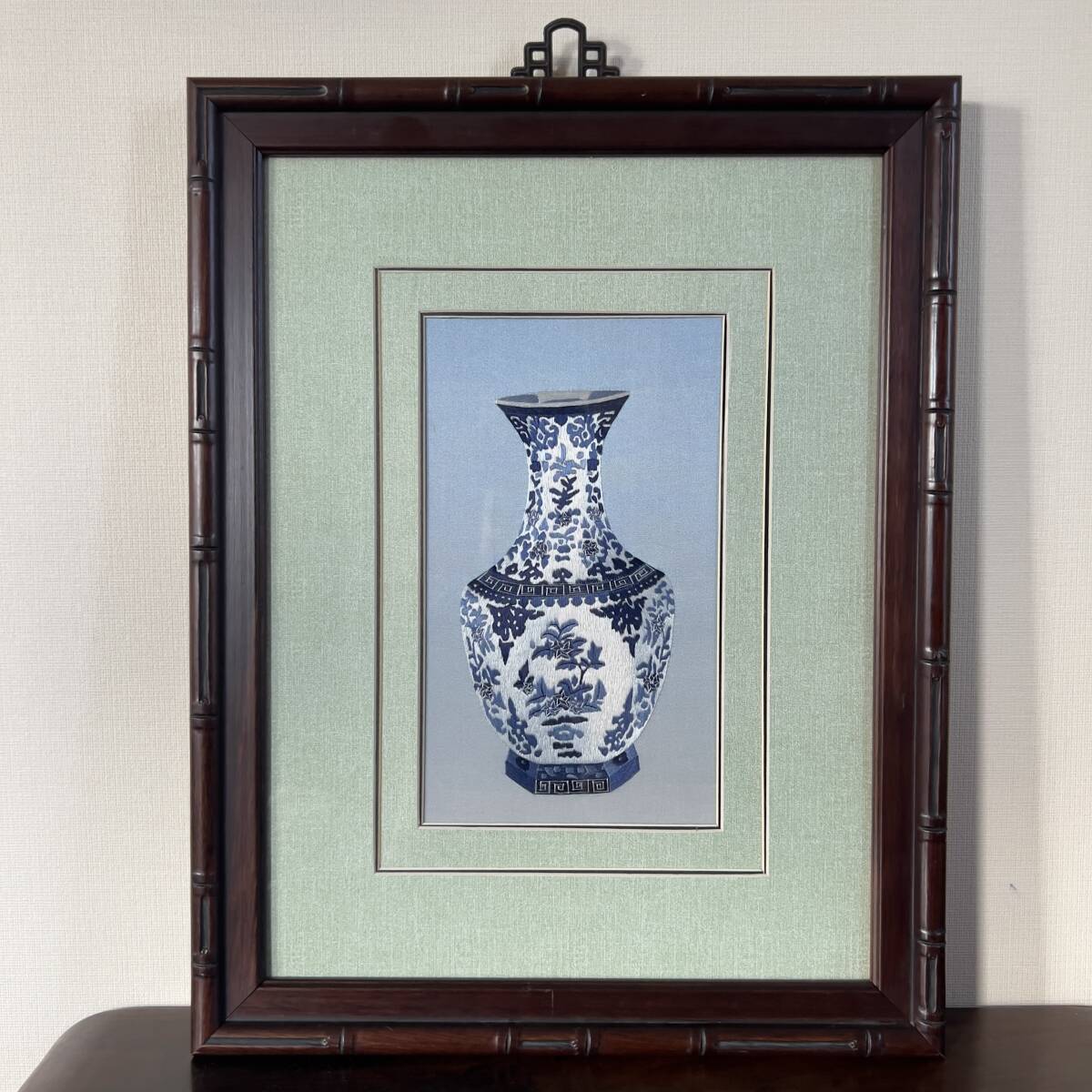 中国美術 刺繍画 染付 花瓶 額装 / 唐物 絵画 中国書画 掛軸 掛け軸 唐画 青花 花入 花生 古美術 骨董 古布 古裂 更紗 古玩 壁掛 絹本 唐木拍卖