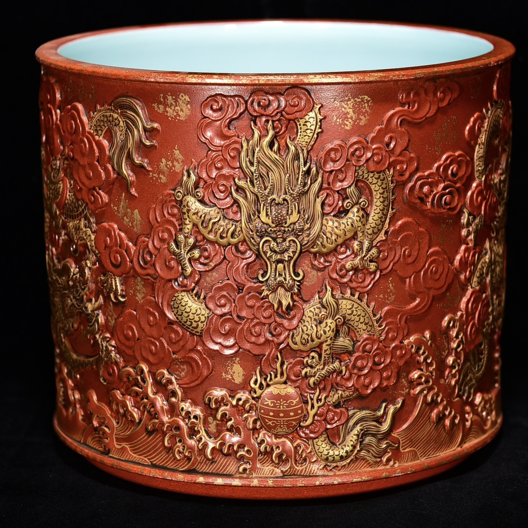 ◆蔵出◆古美術 中国古玩 大清乾隆年製款 粉彩 描金 臙脂紅 高浮雕 龍紋筆筒 時代物 A06拍卖