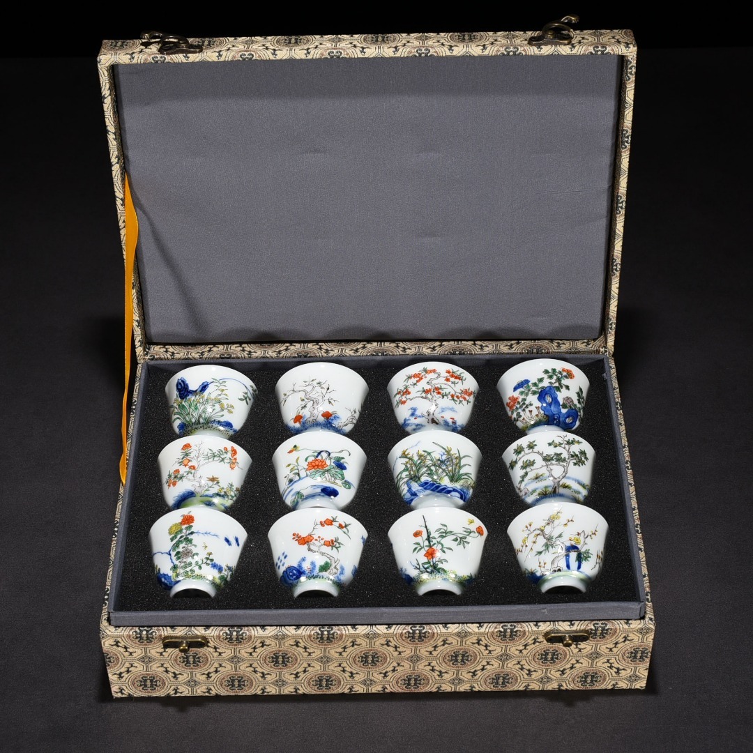 ◆蔵出◆古美術 中国古玩 大清康熙年製款 斗彩 十二花神杯12点 時代物 A33拍卖