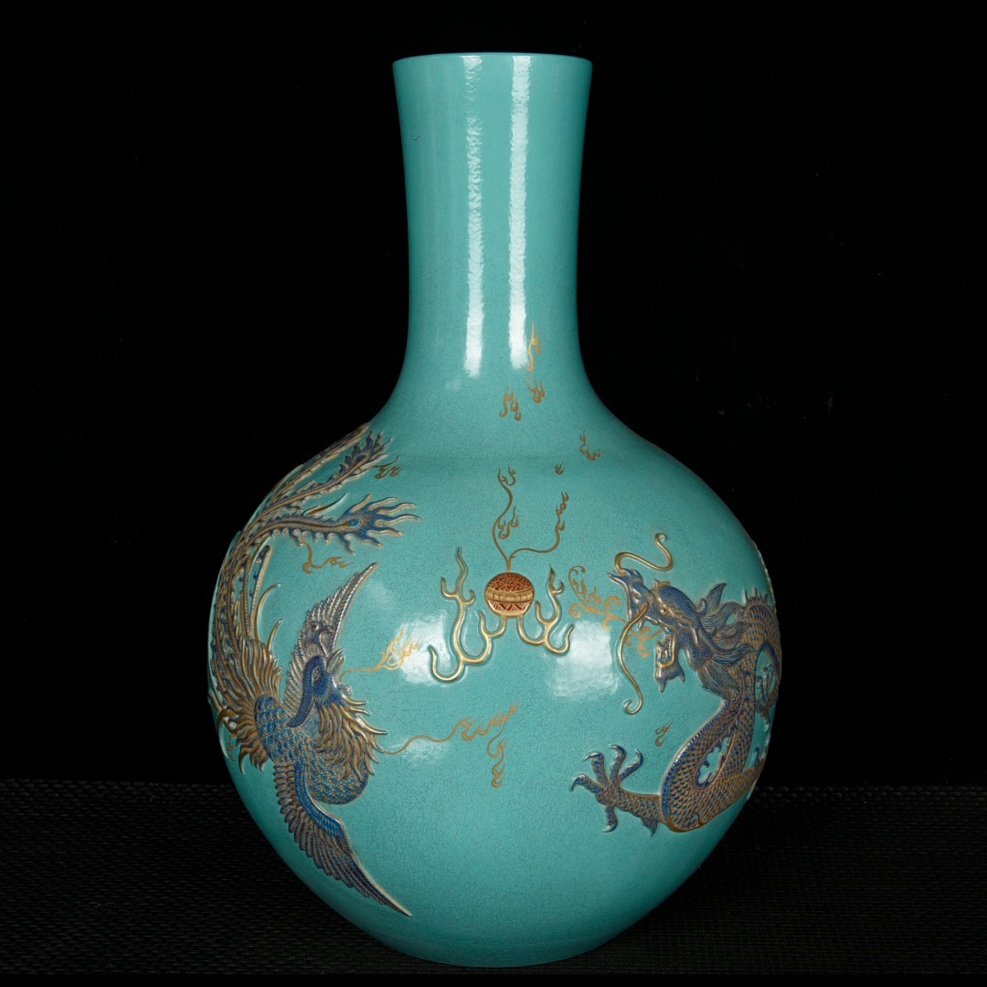 ◆蔵出◆古美術 中国古玩 大清乾隆年製款 粉彩 描金 松石緑  龍鳳戯珠天球瓶 時代物 T16拍卖