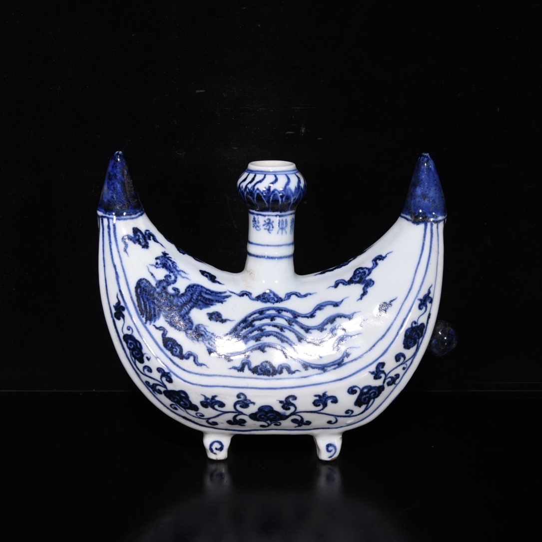 ◆蔵出◆古美術 中国古玩 大明永樂年製款 青花 纏枝蓮 鳳紋牛角壷 時代物 AT08拍卖