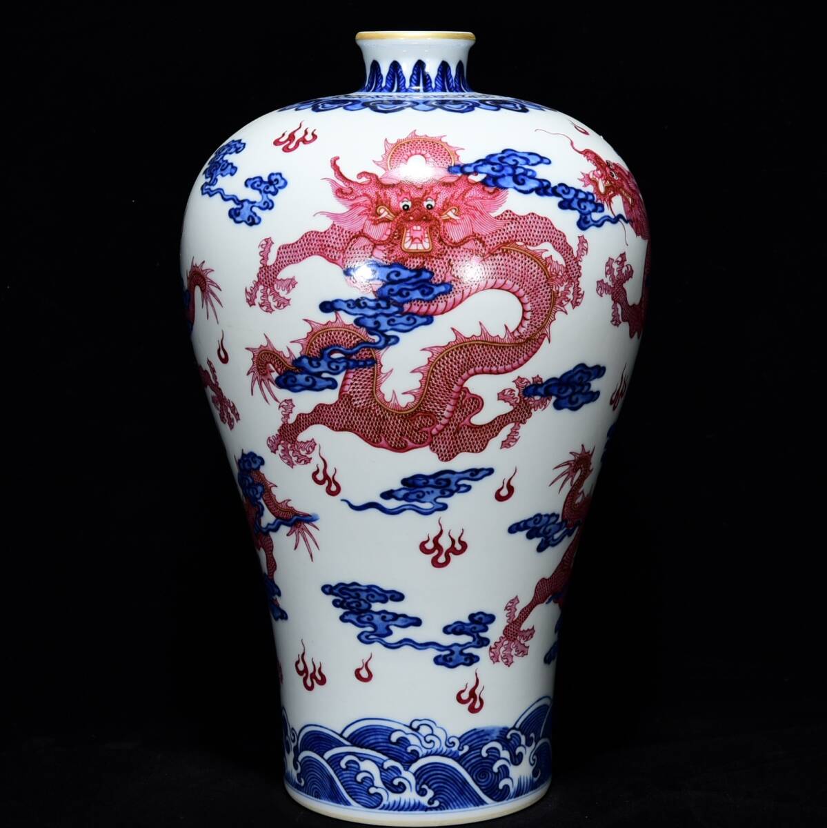 ◆蔵出◆古美術 中国古玩 清時代 大清雍正年製款 青花 礬紅 描金 龍紋梅瓶 時代物 A06拍卖
