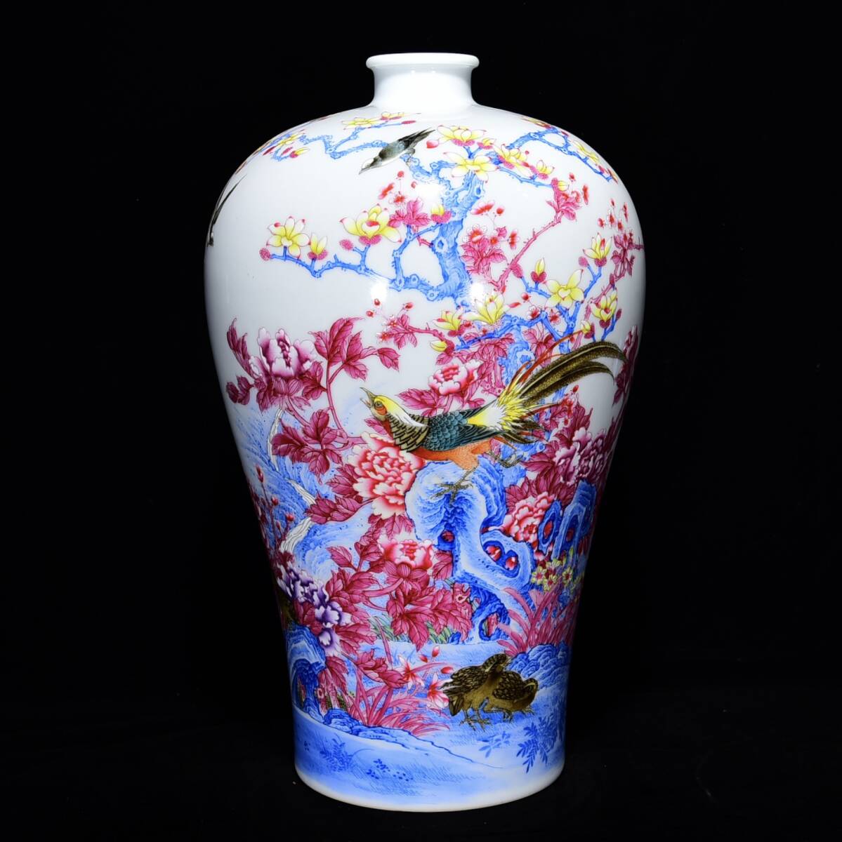 ◆旧家蔵出◆古美術 中国古玩 大清雍正年製款 粉彩 臙脂紅 牡丹花卉 花鳥梅瓶 賞物 骨董 時代物 A06拍卖
