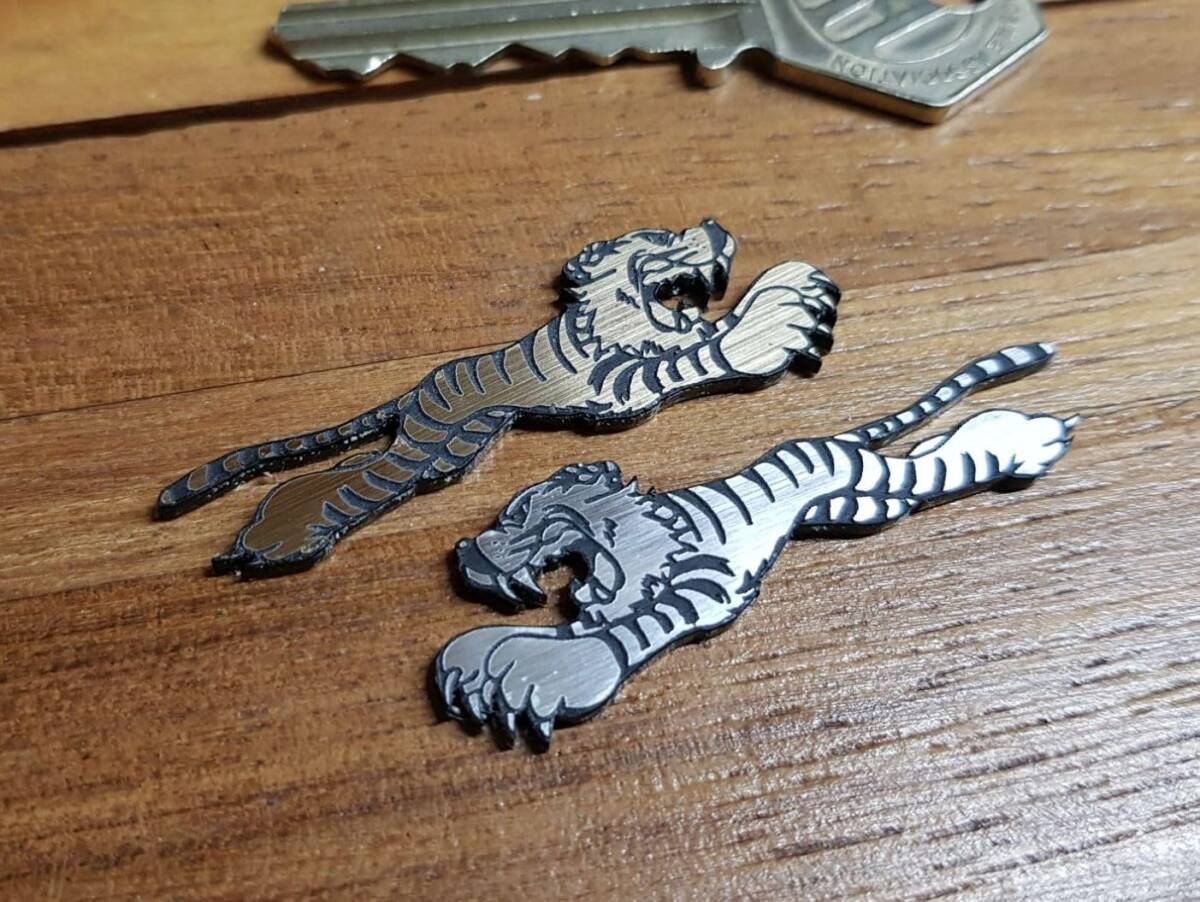 タイガー 50mm × 15mm ゴールド 車 バイク ステッカー デカール 送料無料拍卖