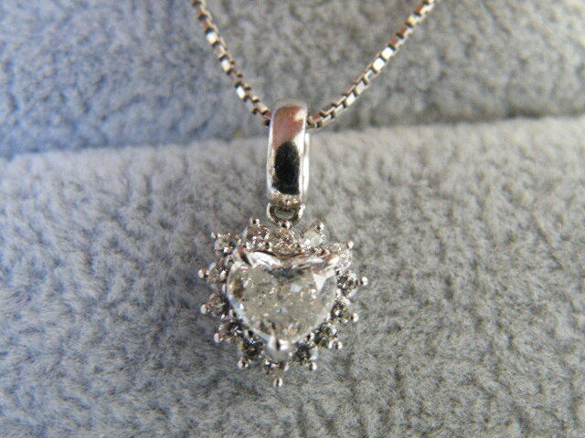 73.ダイヤモンド 0.767ct(中央)+0.28ct pt900.pt850 ハートネックレス拍卖