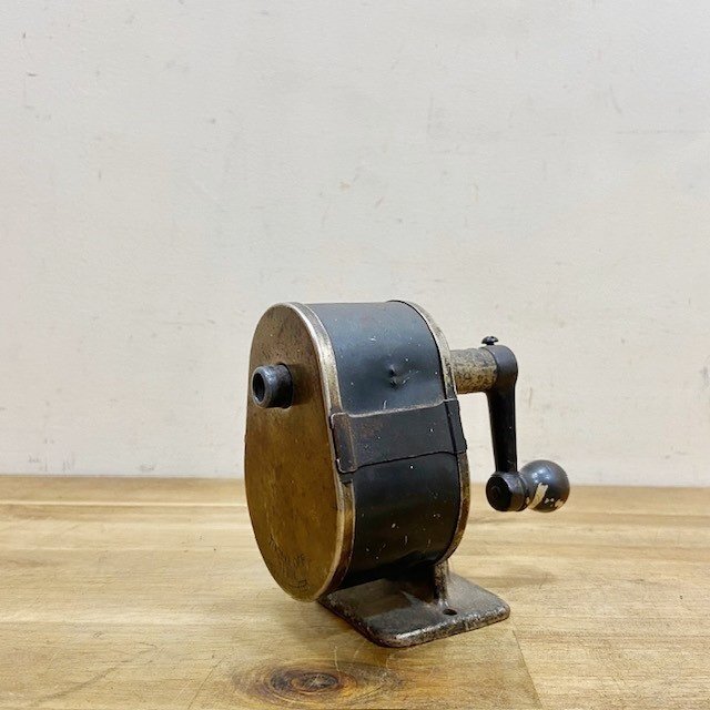 アメリカ ヴィンテージ ペンシルシャープナー 鉛筆削り インテリア 店舗什器 店舗備品 文房具 アメリカン雑貨【B3277】拍卖