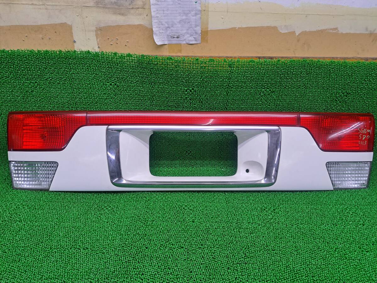 1113 マツダ ボンゴフレンディ SGEW 純正 リアガーニッシュ リアゲート バックドア フィニッシャー ガーニッシュパネル拍卖