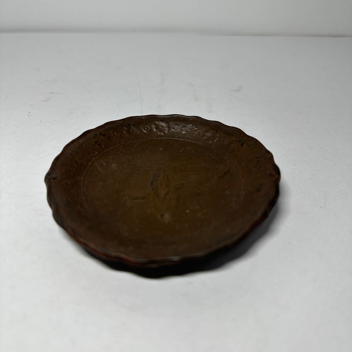 初出し品 備前焼 せんべい皿 蝶々 皿 時代物 ★広島発送★拍卖