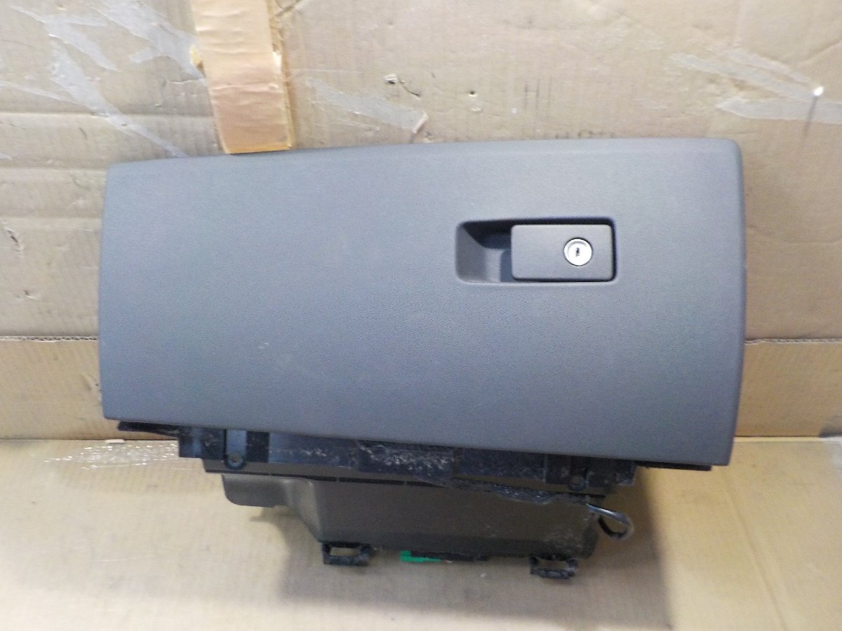 ★ボルボ V70 BB6324W グローブボックス 純正 拍卖