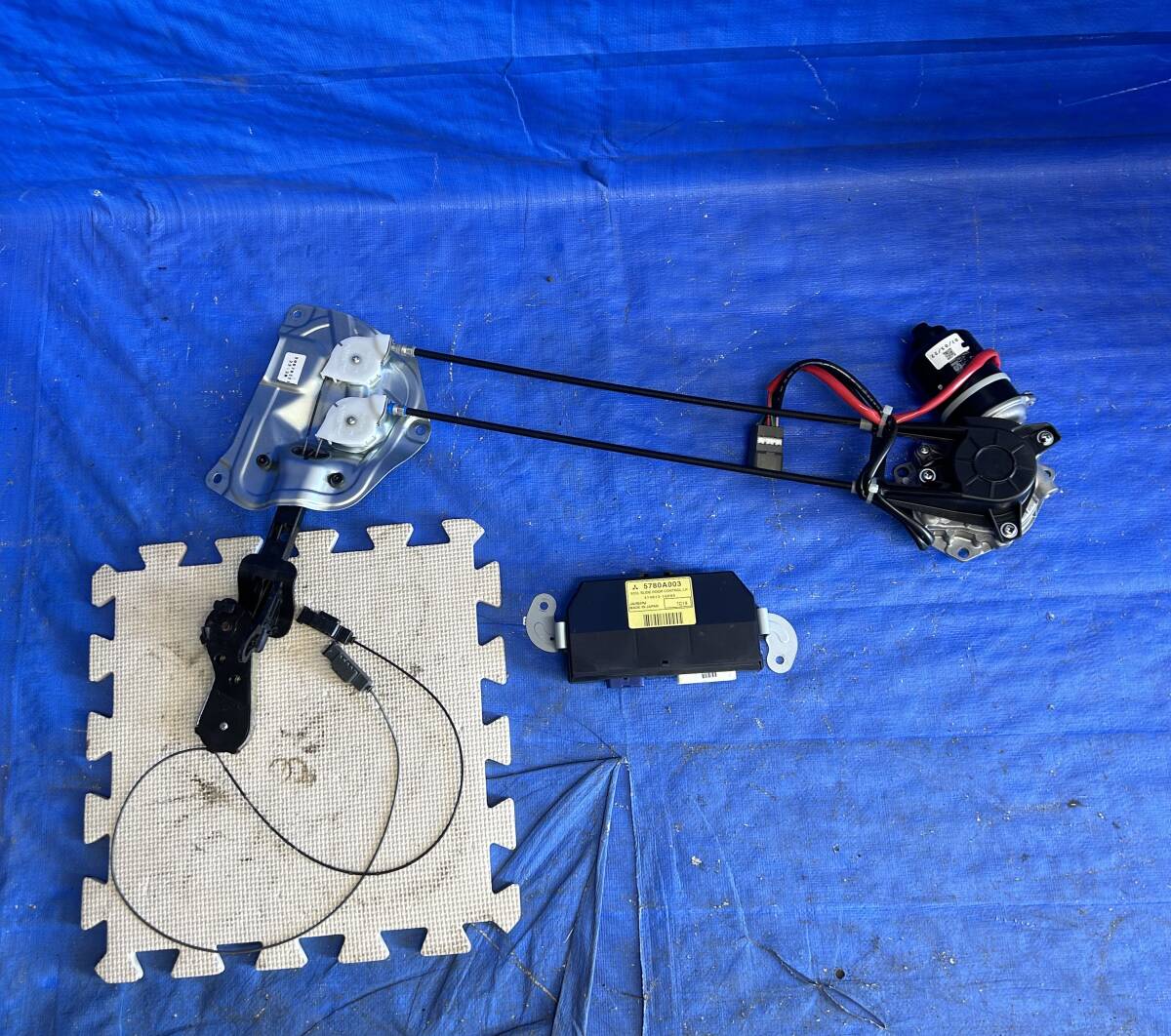 デリカD-5 CV5W CV2W H19年 左オートパワースライドドアモーター コントロールユニット付き 7C19拍卖