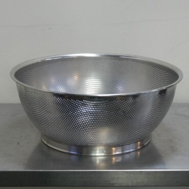 三宝産業 UK 18-8 パンチング 浅型 ザル 40cm 外寸Wφ425H165mm 1.29kg 穴径φ2.2mm 日本製 ざる ユキワ拍卖