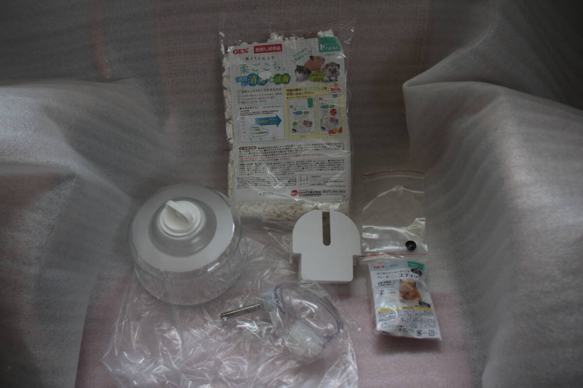 ハムスター回し車、もふもふ布団、かじり棒、水飲み器拍卖