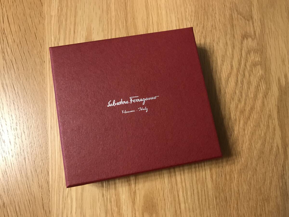 箱/BOX:Salvatore Ferragamo フェラガモ拍卖