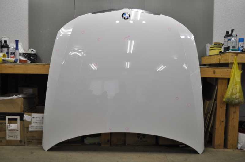 BMW 320I セダン E90 右ハンドル 前期 (VA20) H.17 純正 破損無 取付OK ボンネットフード ヒンジ付 300 白 ホワイト s015983拍卖