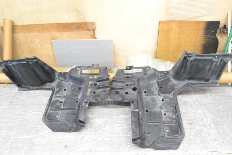 ノア 前期(ZRR70) 純正 フロント エンジン アンダーカバー 左右 セット 右 左 51441-28170 51442-28150 /51441-28170 51442-28150 k087098拍卖