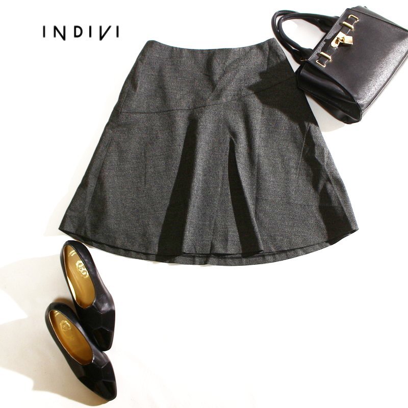 美品 インディヴィ INDIVI 株) ワールド ヘンリボーン 柄 秋 冬 Aライン フレアスカート 9号 38 ライトグレー ブラック 黒拍卖