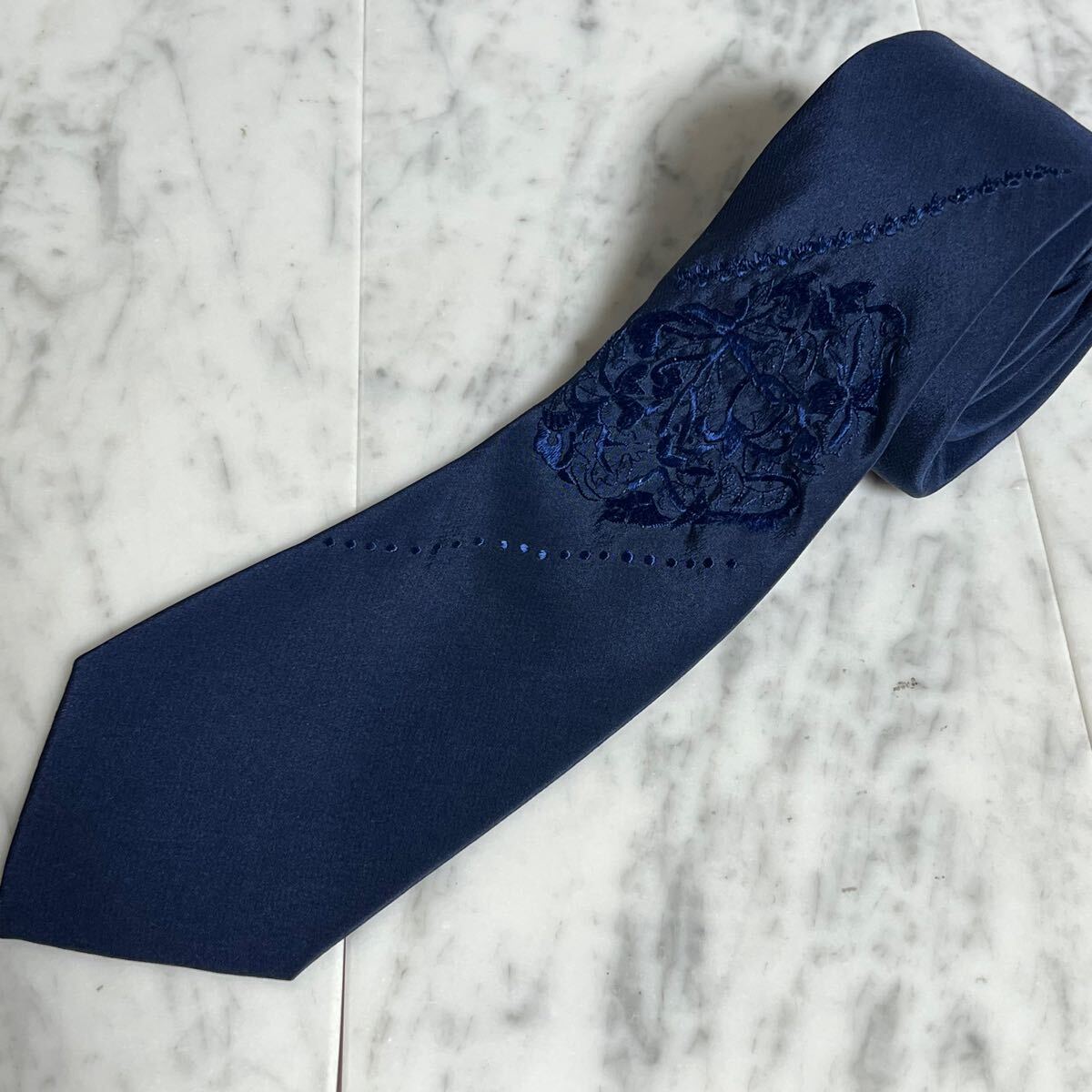 【美品】 999円~ ネクタイ ネイビー 刺繍 手織 PURESilk ストライプ ドット (B5)拍卖