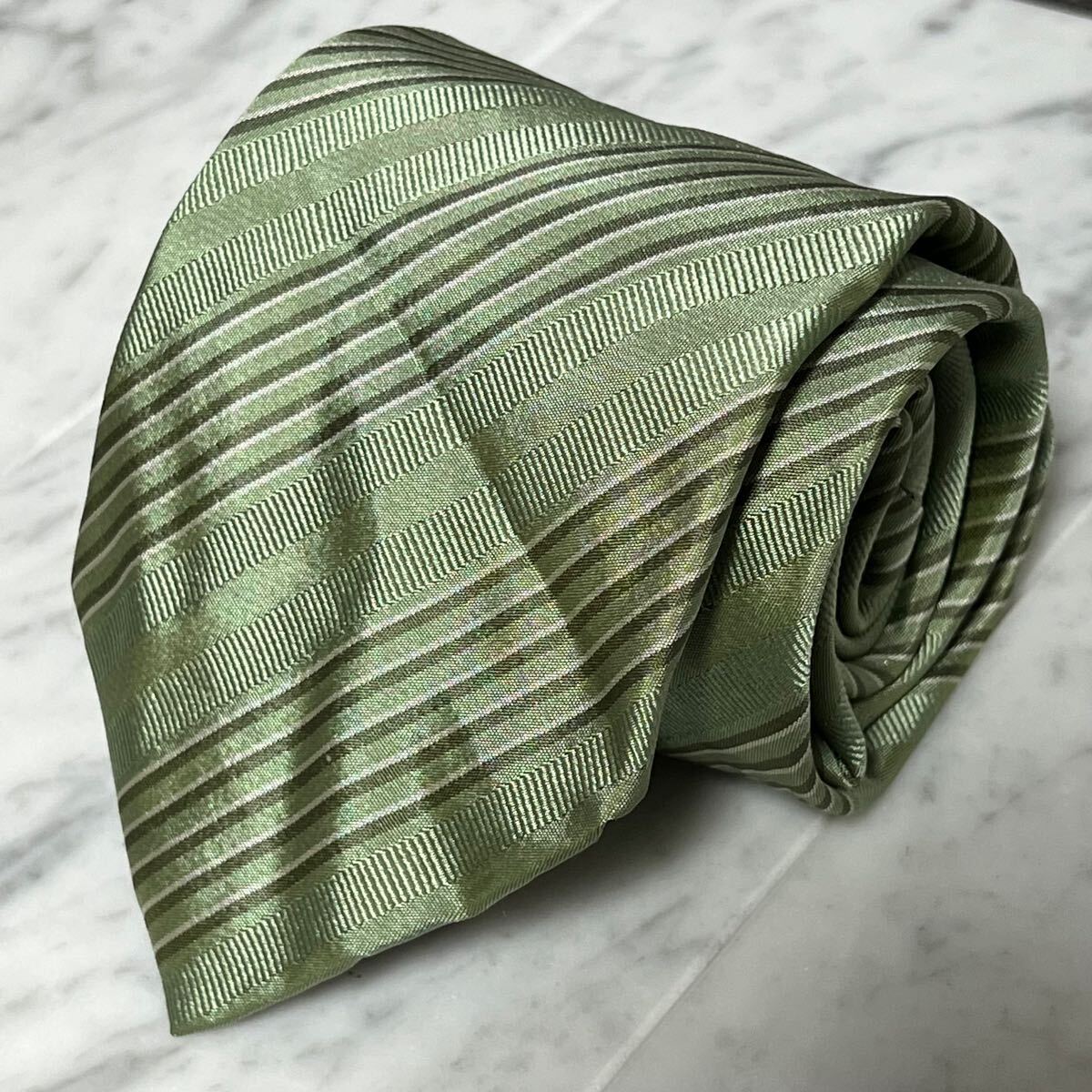 【美品】 999円~ ARMANI ネクタイ グリーン 光沢 ストライプ (GREEN B2)拍卖