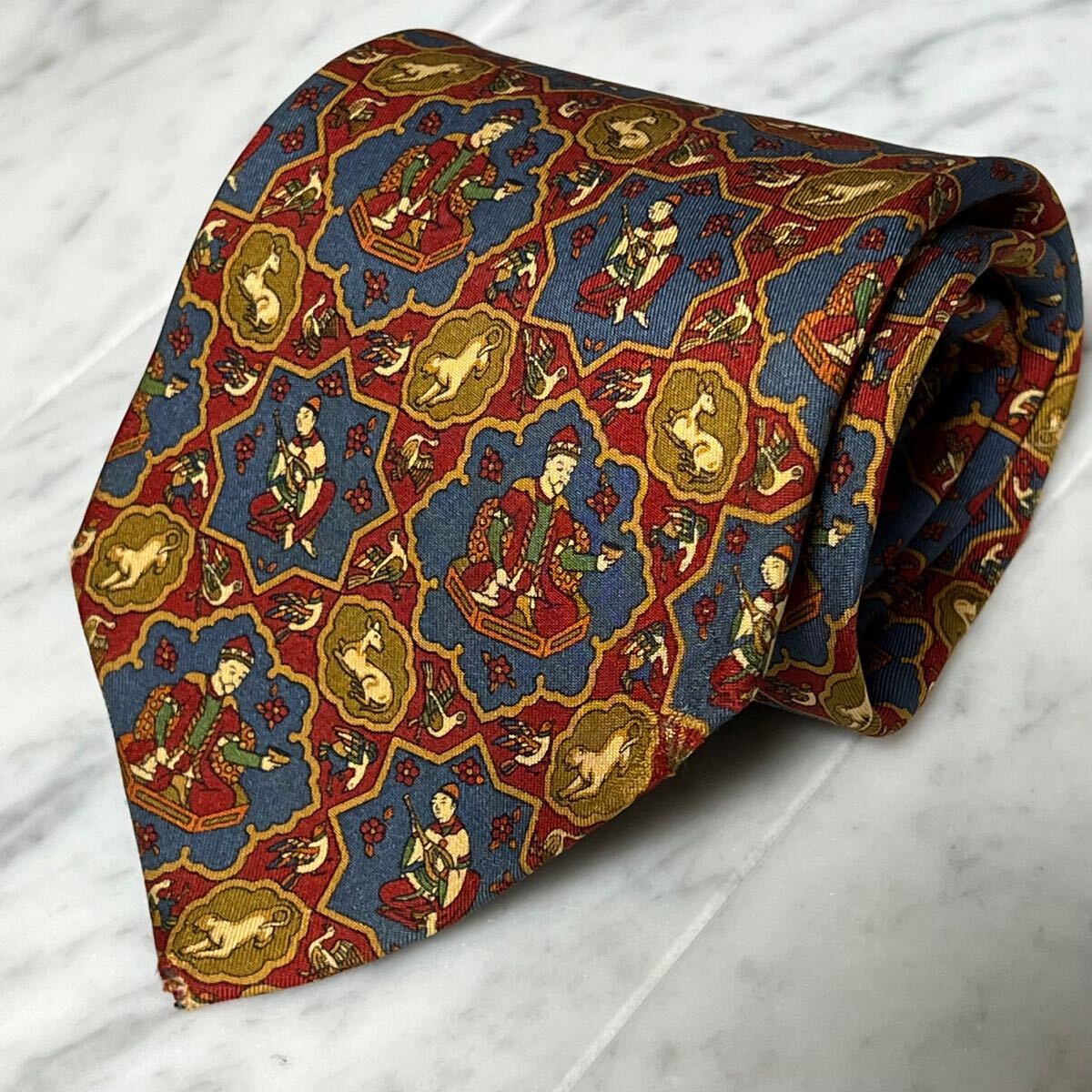 770円~ Ferragamo ネクタイ ネイビー レッド 動物 人 花柄 楽器 総柄 (B4)拍卖