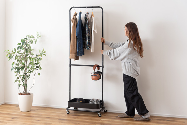 ハンガーラック ホワイト色 コートハンガー ワゴン ハンガー コート掛け 衣類収納 収納家具 洋服掛け拍卖