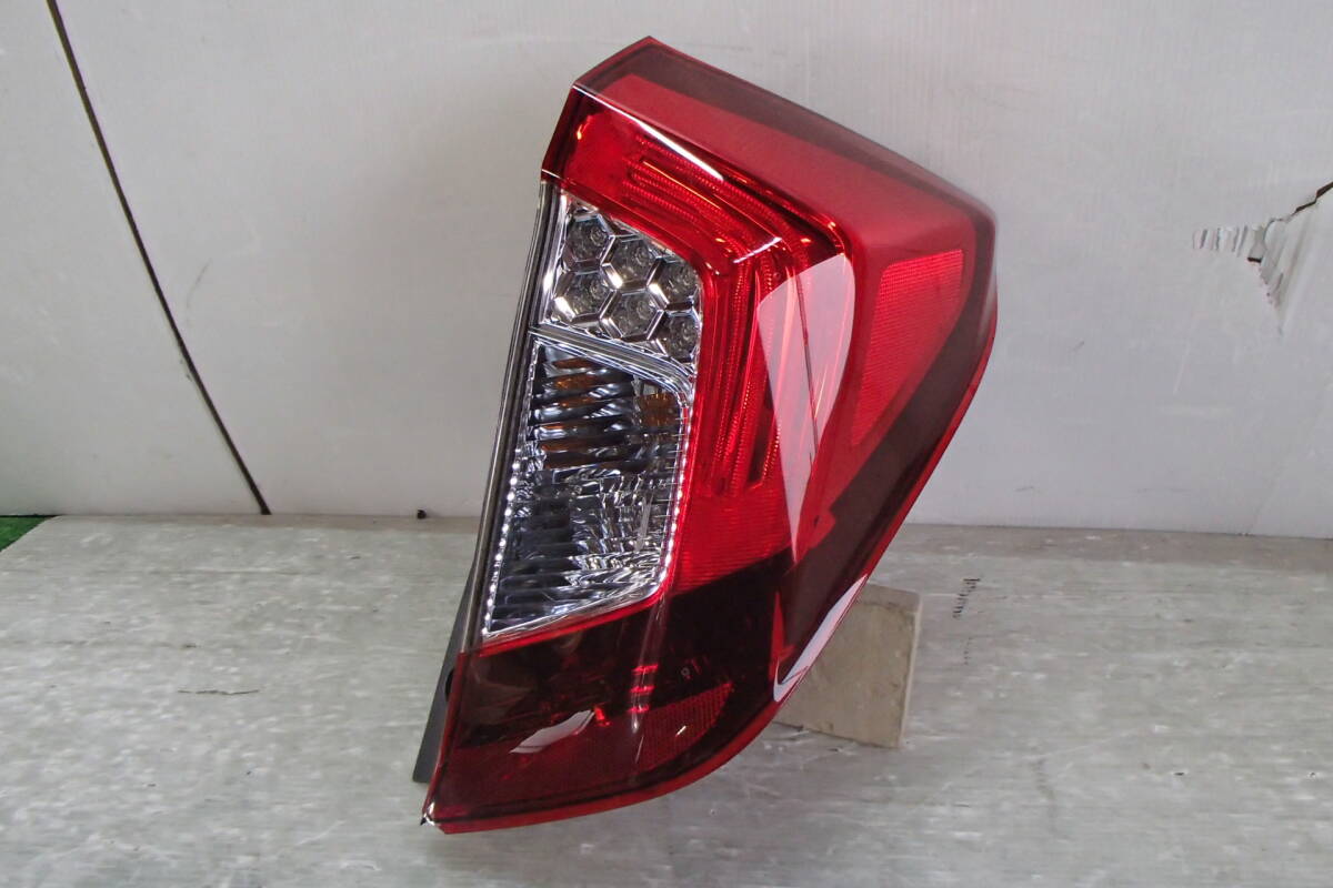 GP5/GP6 前期 フィット ハイブリッド HV 純正 LED 右 テール ランプ ライト W1698 / 33500-T5A-J32 ~平成29年6月まで 【24-1493】拍卖