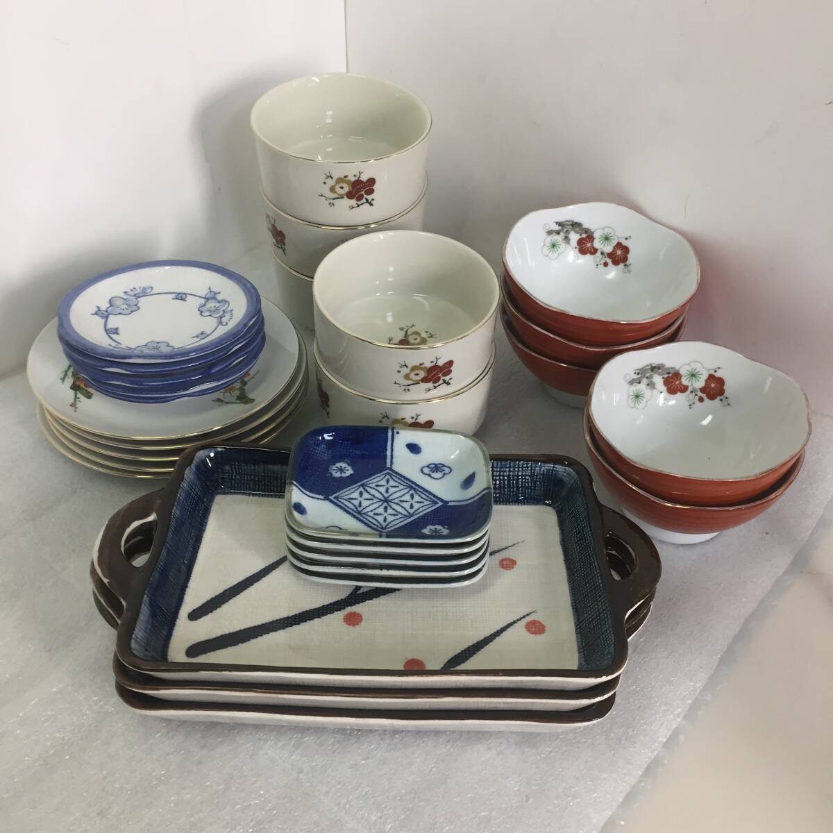 ※□【梅 4客5種セット】豆皿+小皿+取り皿+中鉢+中鉢高台 おまけ両取っ手付き角皿 食器 梅里 観光 梅名所 1組限定 民泊 民宿【現状渡し】 拍卖