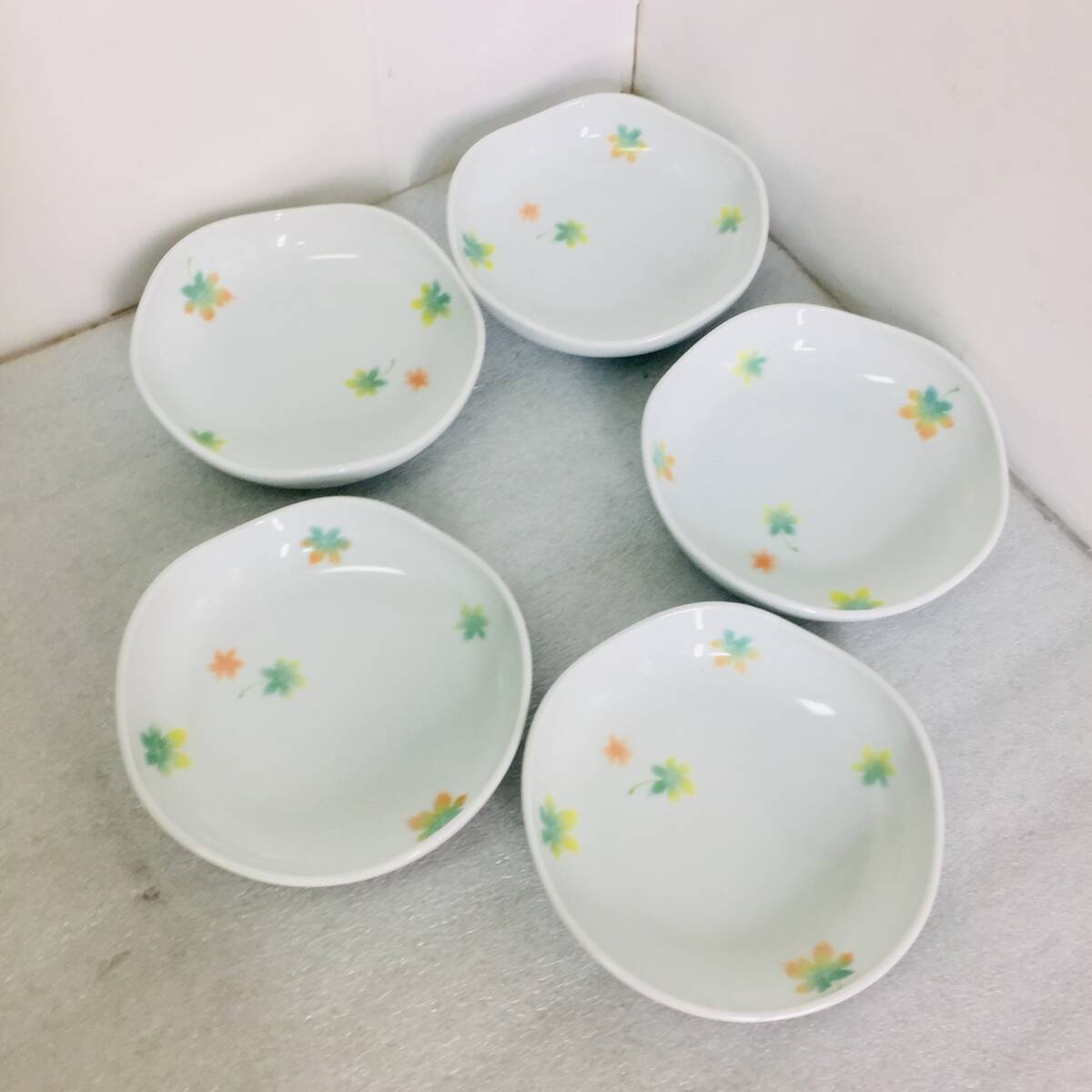 □深川製磁 浅鉢 もみじ柄 紅葉 Φ14cm 5客セット パステル 白色 食器 和食器 定食 大衆食堂 開店 古民家カフェ 【現状渡し】 拍卖