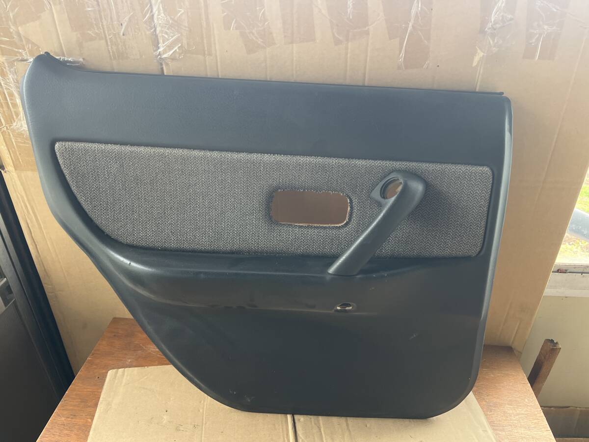 日産 32 スカイライン 4ドア 純正 左 リア ドアトリム 後部座席 ドア 内張り パネル 内装 トリム拍卖