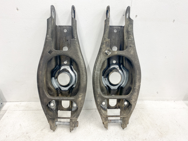 BMW 3シリーズ E91 320i ツーリング 右H ABA-VR20 純正 リヤ ロアアーム 左右セット拍卖