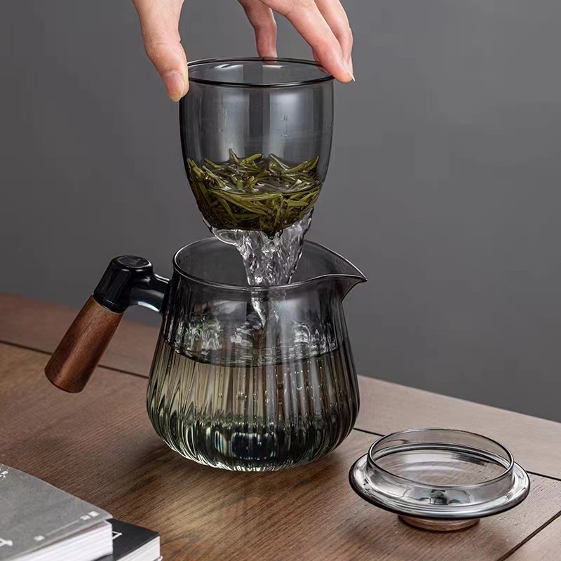 新入荷手作り 耐熱ガラス 急須 ティーポット ガラス 茶こし付き ガラスポット 紅茶ポット 花茶 工芸茶直火可クルミ材木製持ち手 一人暮らし拍卖