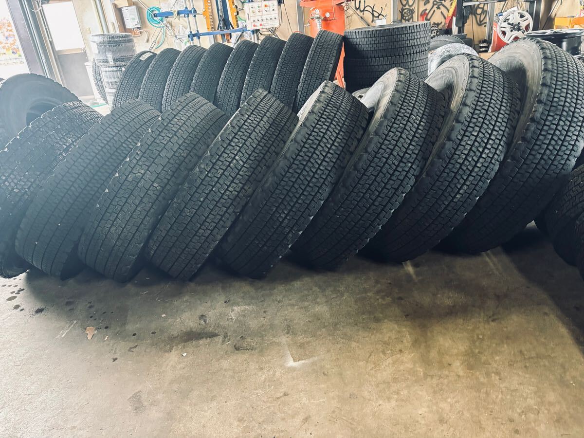 11R22.5 14/16PR 大型トラック用スタッドレス再生タイヤ 2018-2019年製 8本セット拍卖