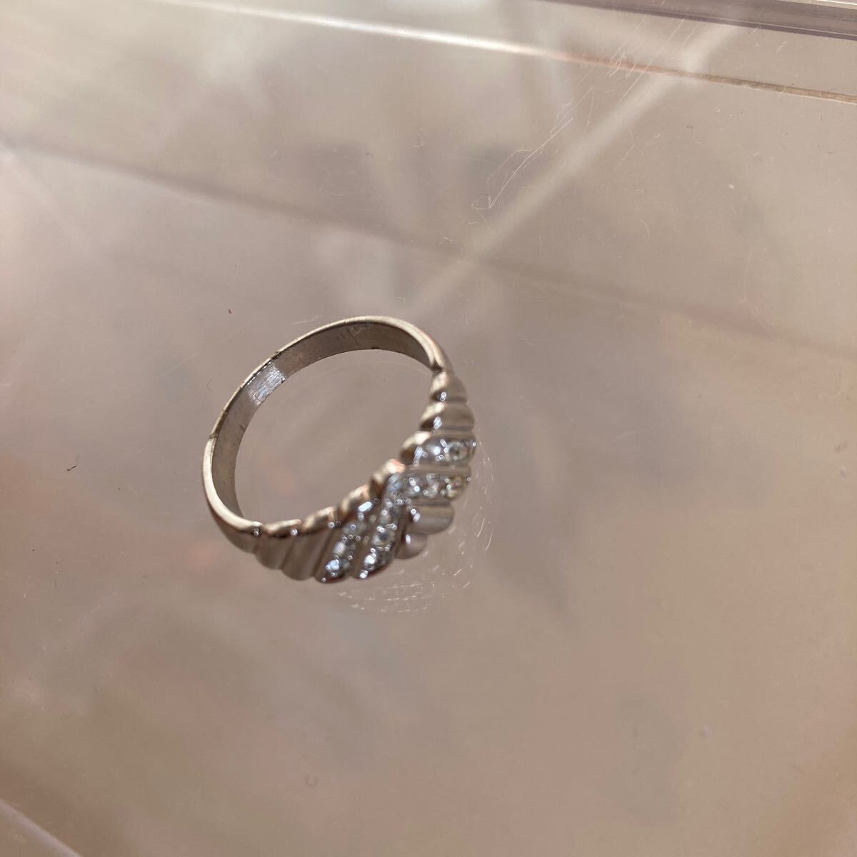 シルバー色の波状リング イミテーション拍卖