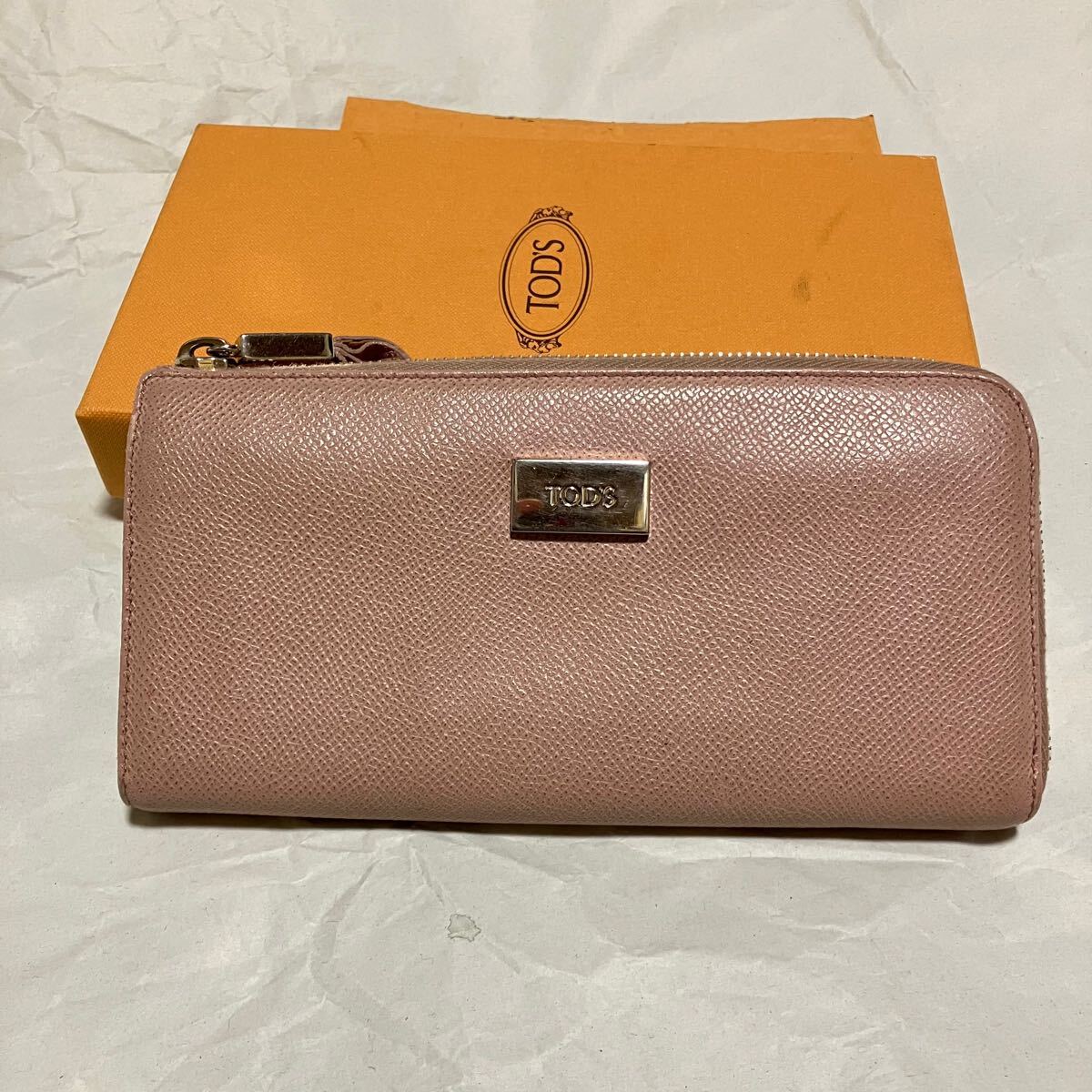 【TOD'S / トッズ】 牛革 / L字ファスナー 長財布 / A17 / XAWDSPAD400D0U0Q67拍卖