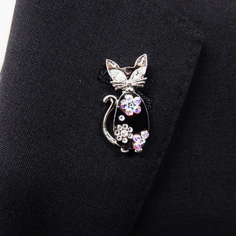 ラペルピン メンズ スワロフスキー ネコ 座り猫 シルバー&ガンメタ ブローチ メンズ用ブローチ ピンブローチ メール便可 ACC21-2525拍卖