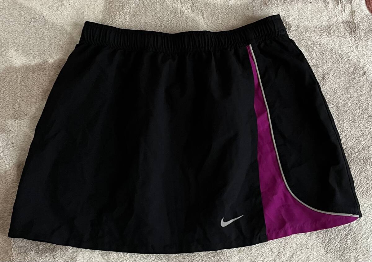 ★美品 女性用 NIKEウェア 前側裾開きスカート M拍卖