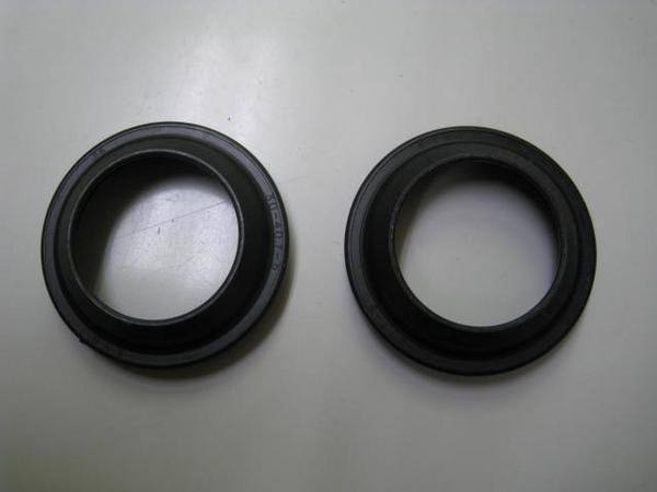 送料無料★新品★KSRー1,2★純正フロントフォークダストシール拍卖