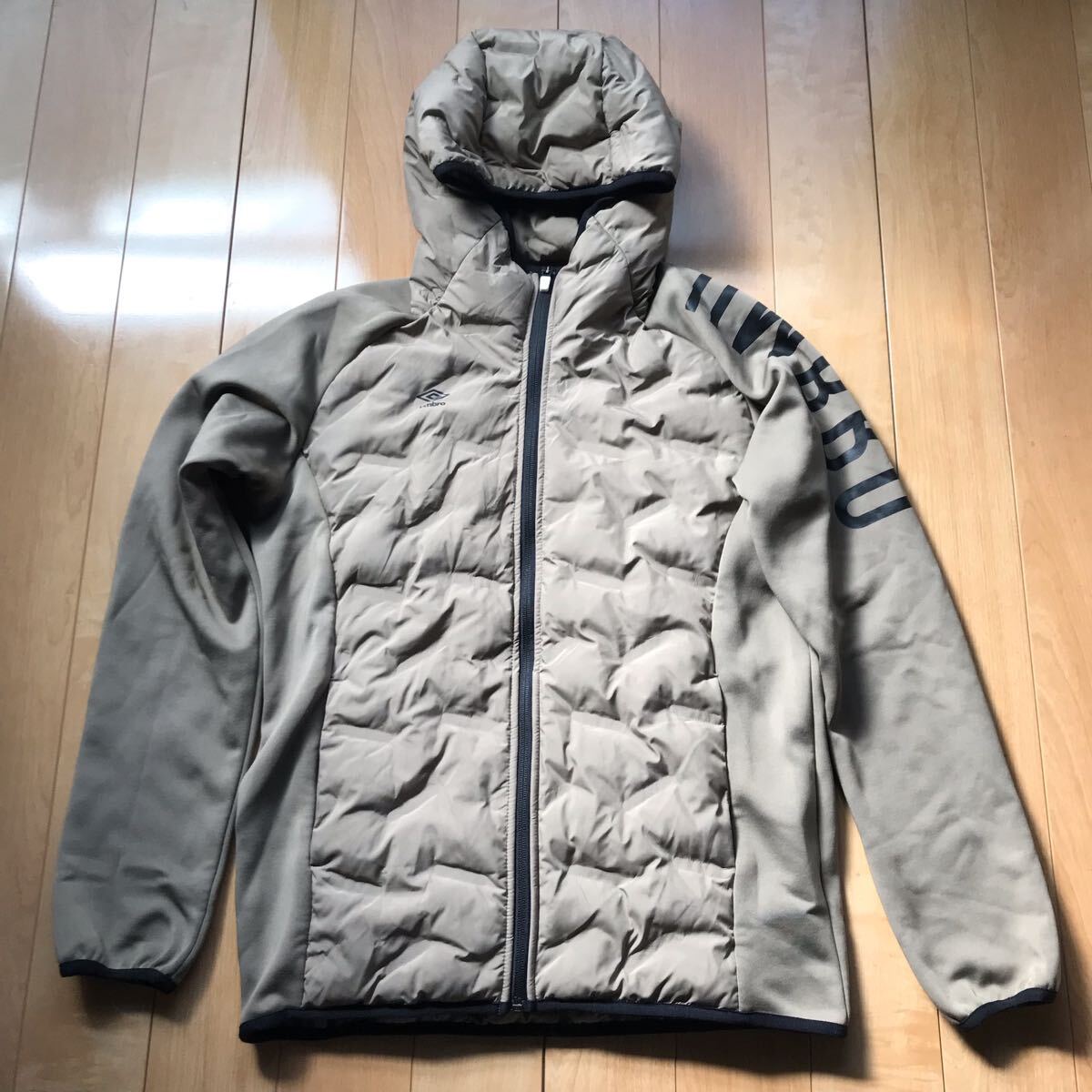 アンブロ ハイブリッドインシュレーションジャケット 147-6-338 メンズ M ベージュ スポーツ サッカー拍卖