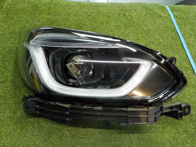 フィット GR3 右ヘッドランプASSY LED 小傷あり【個人宅宛発送不可】拍卖