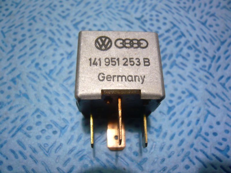 ★【PORSCHE】ポルシェ純正ホーンリレー 141951253B Porsche911/924/928/944 /964/968/993拍卖